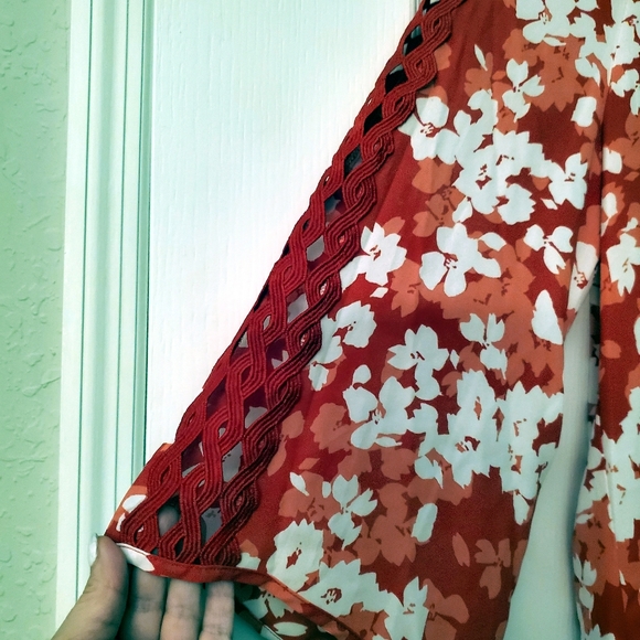 Counterparts Red Floral polyester Blouse S NWT - Picture 3 of 6